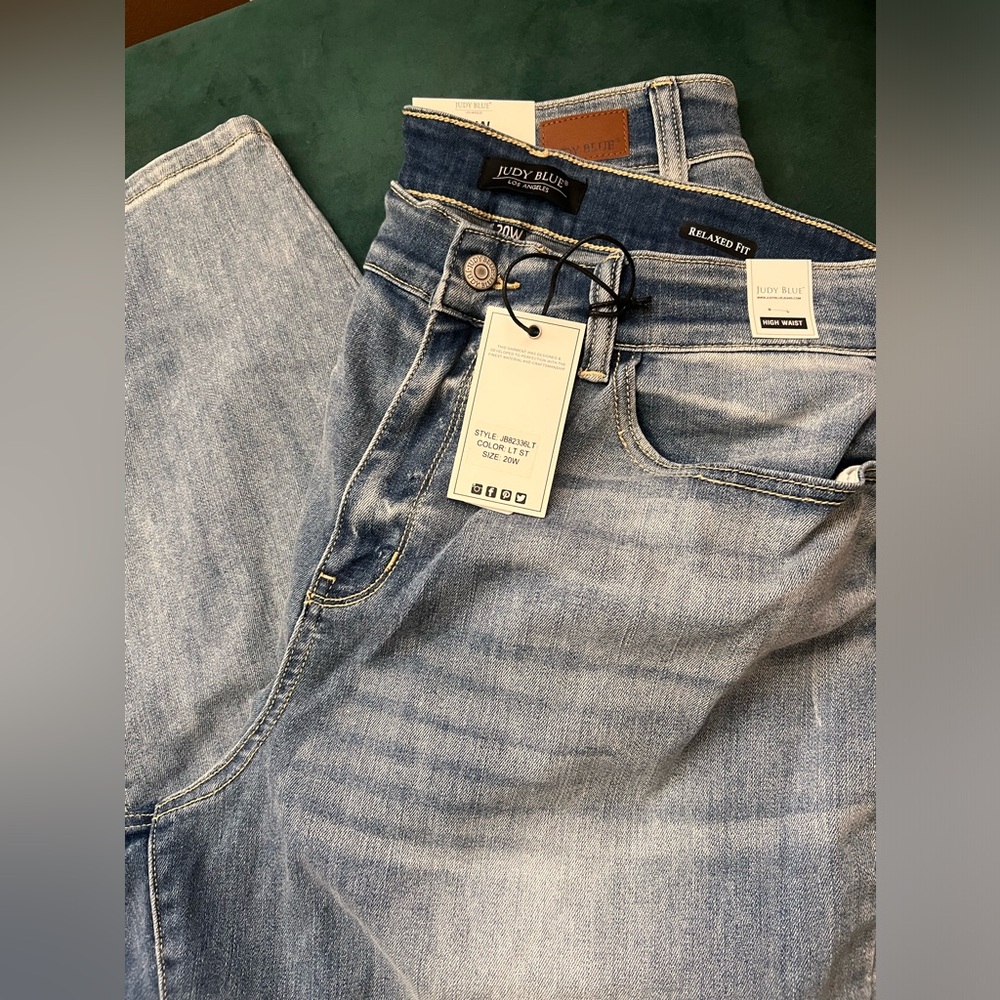 Judy Blue Light Wash Skinny Jeans! Non distressed.